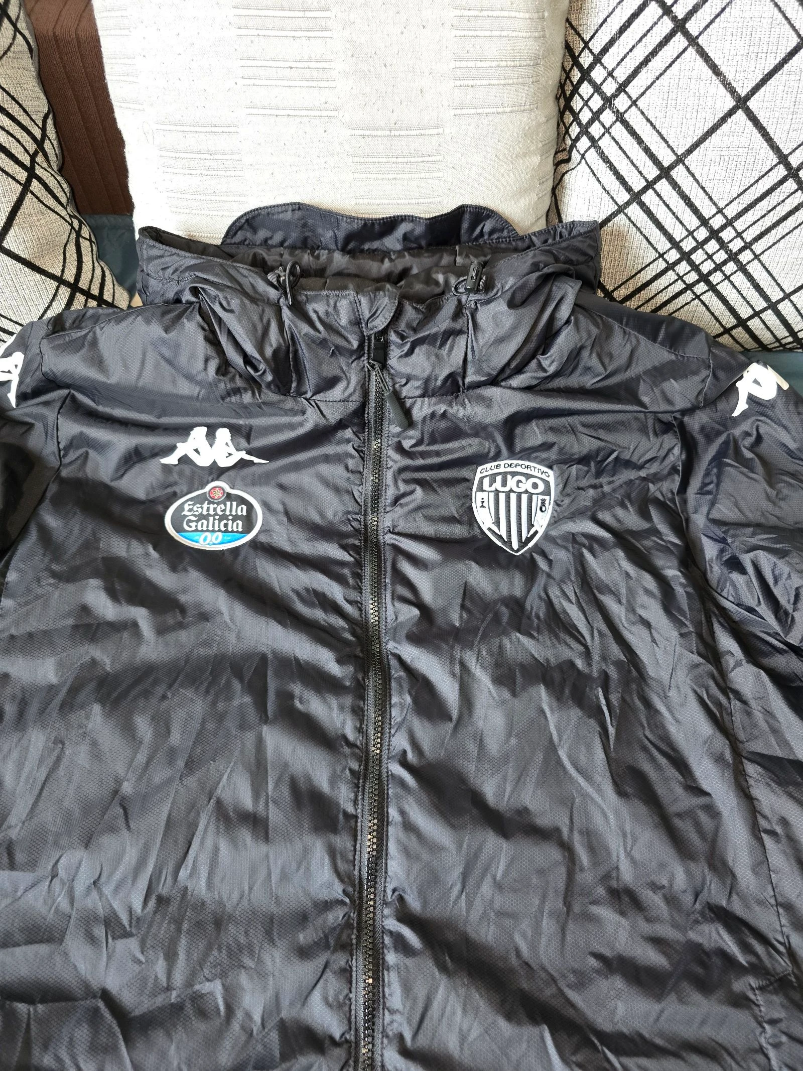 Parka officielle des bancs/staff du CD Lugo, marque Kappa – photo 14
